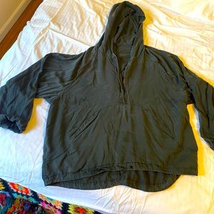 Cute lulu half zip